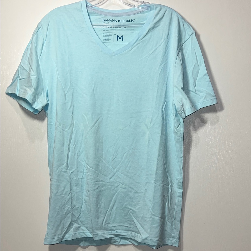 Banana Republic Men's Sky Blue V-Neck Soft Wash Tee